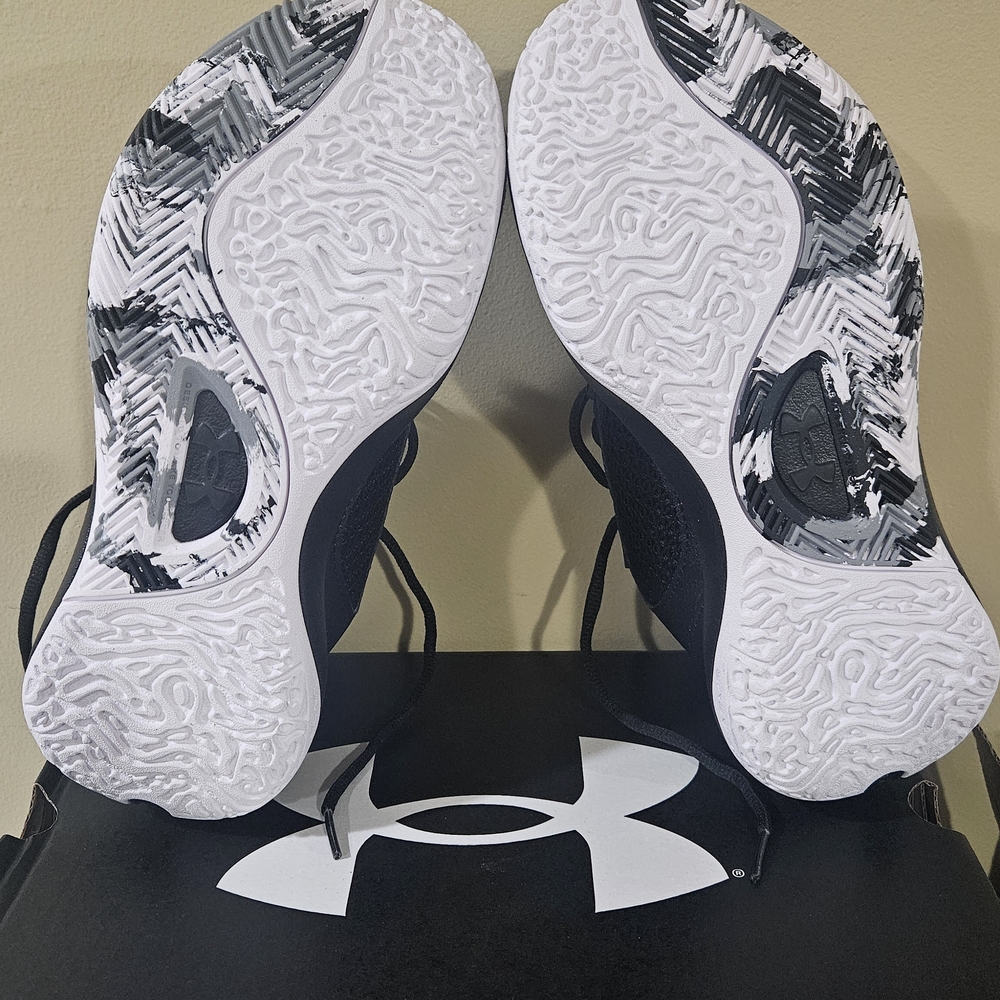​Under Armour UA Jet Basketball Shoes Black White Gold - Picture 4 of 7